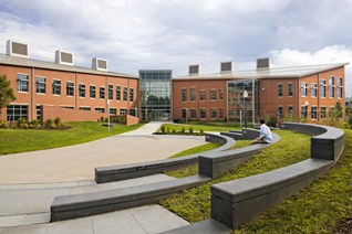 美國(guó)麻省大學(xué)阿姆斯特丹分校