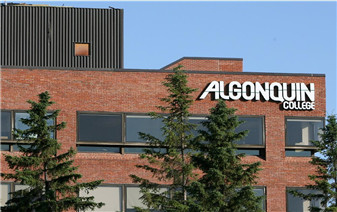 加拿大亞崗昆大學